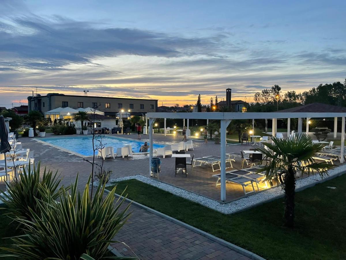 Hotel Bussana Porto Tolle Exterior photo