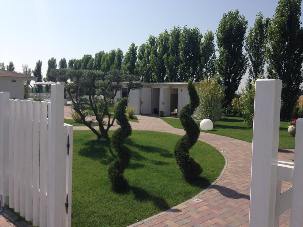 Hotel Bussana Porto Tolle Exterior photo