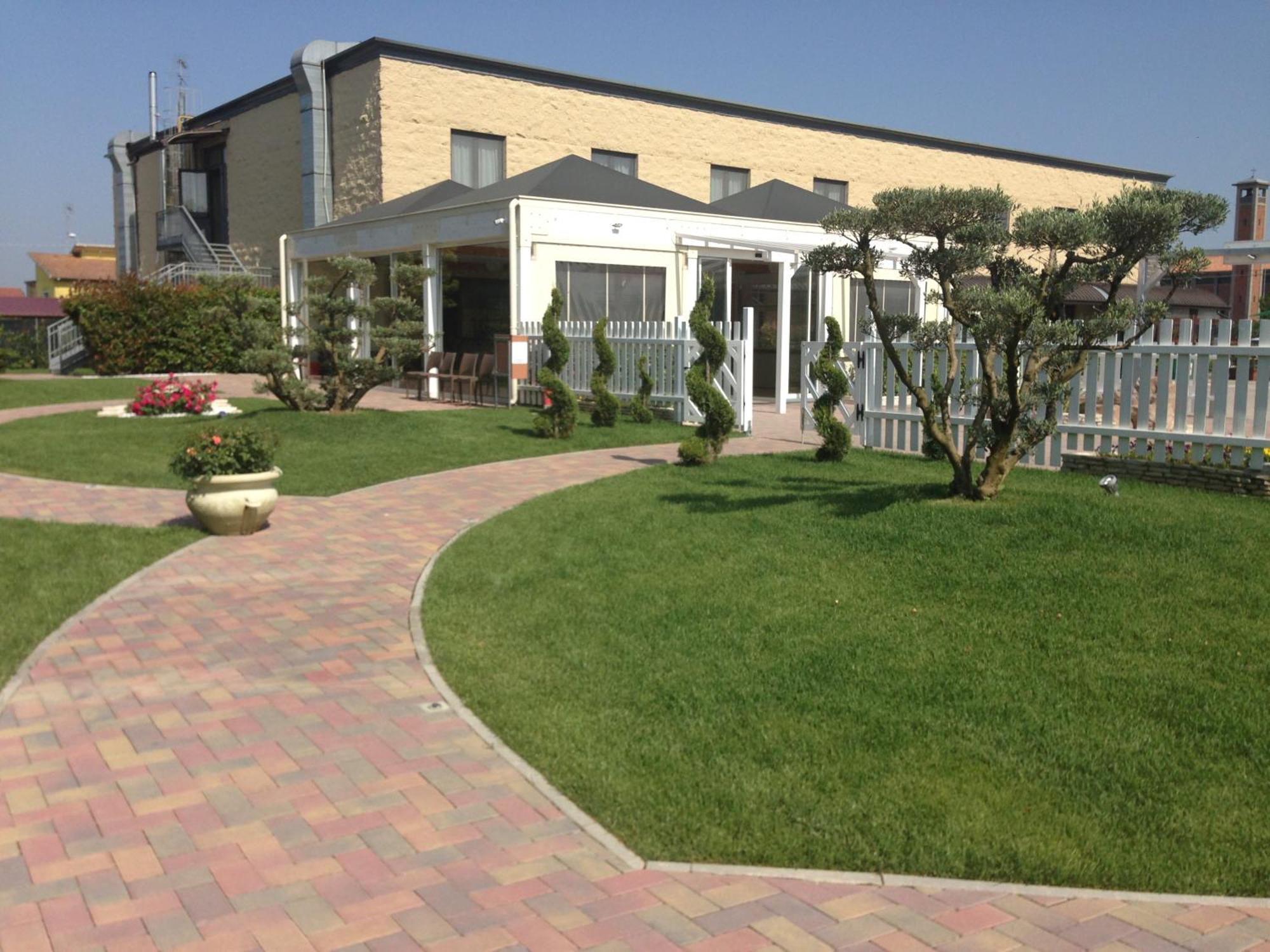 Hotel Bussana Porto Tolle Exterior photo
