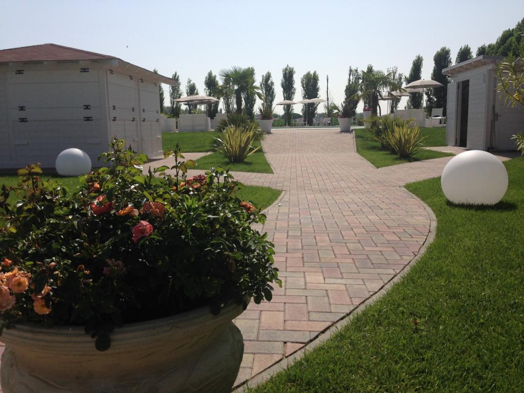 Hotel Bussana Porto Tolle Exterior photo