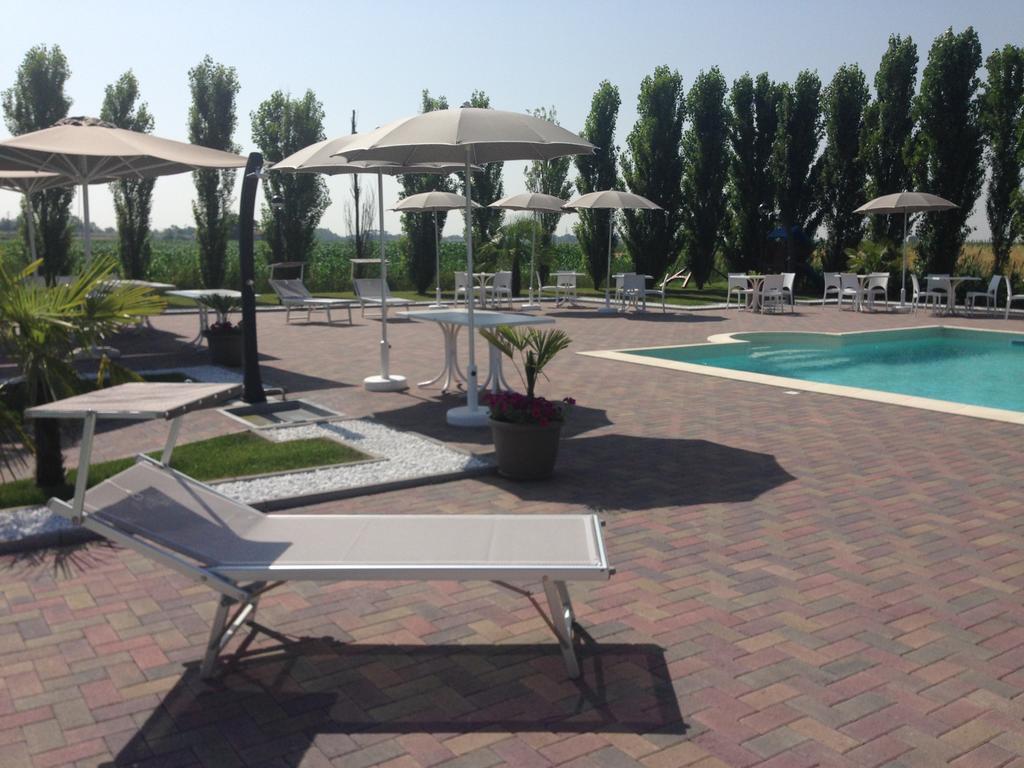 Hotel Bussana Porto Tolle Exterior photo